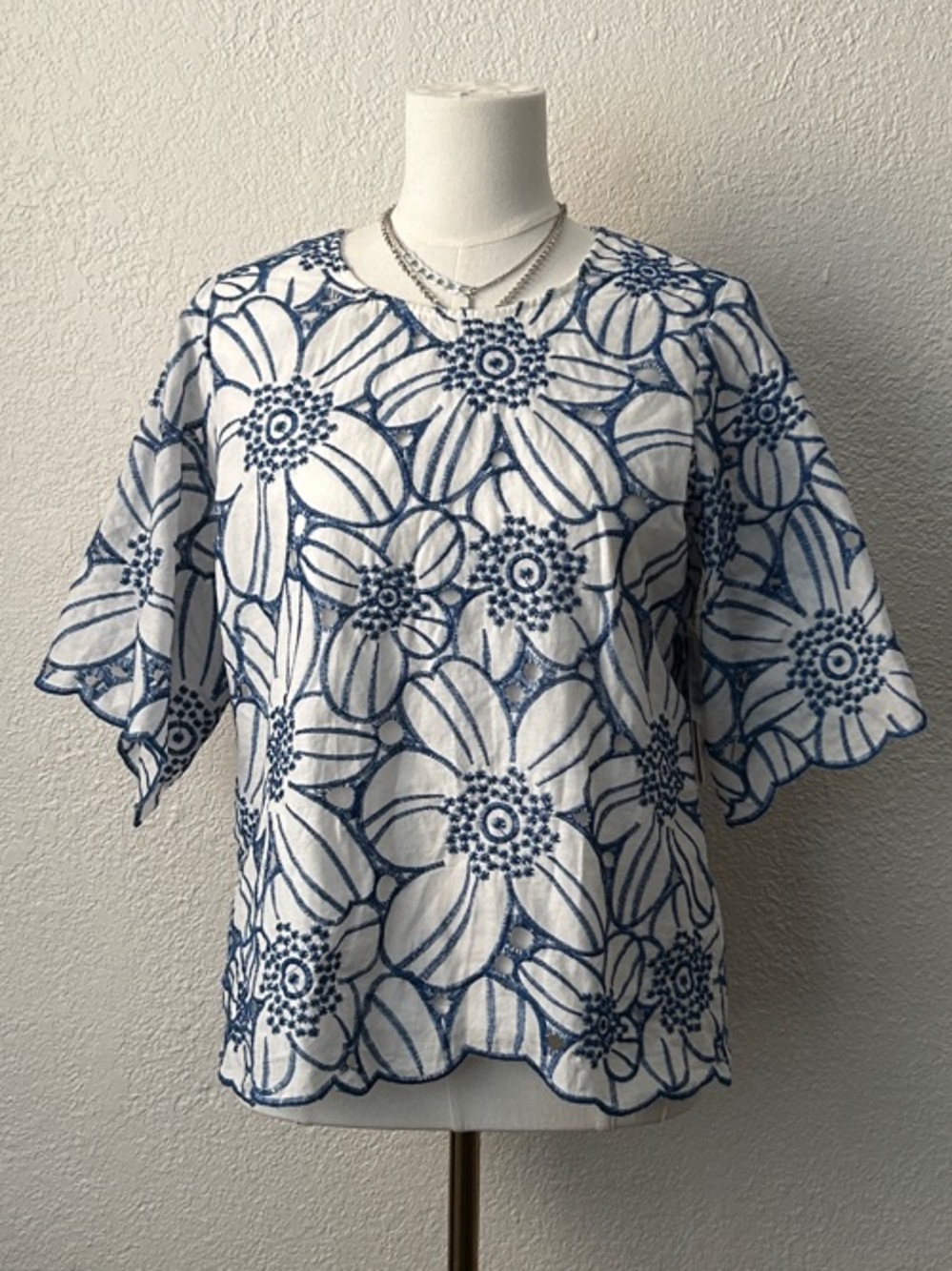 52Seven Size M Blue and White Floral Embroidered lined Blouse